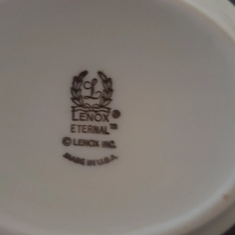 Lenox eternal creamer - Picture 2 of 3